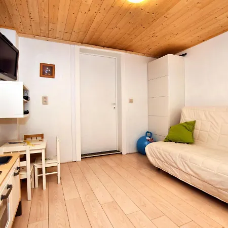 Atmospheric Chalet With Sauna And Jacuzzi