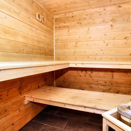 Atmospheric Chalet With Sauna And Jacuzzi
